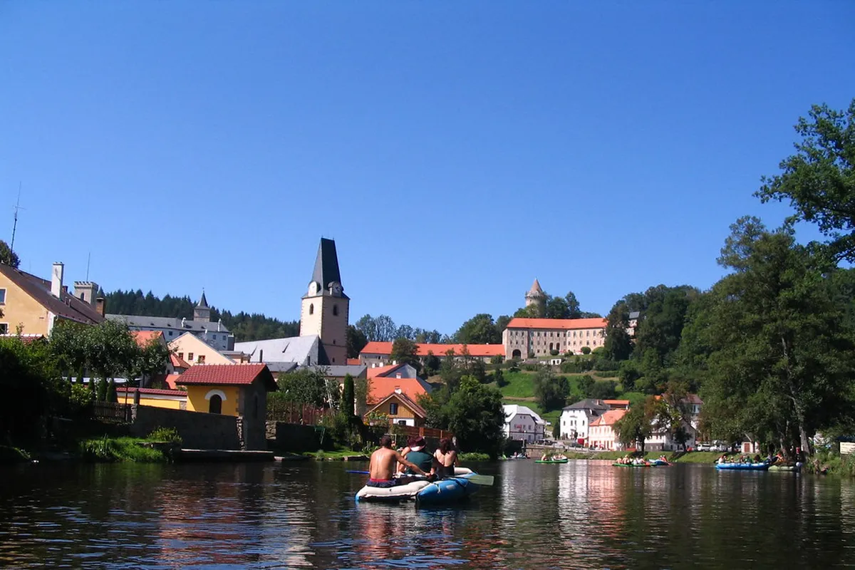 Is Rafting in Český Krumlov Safe for Beginners?