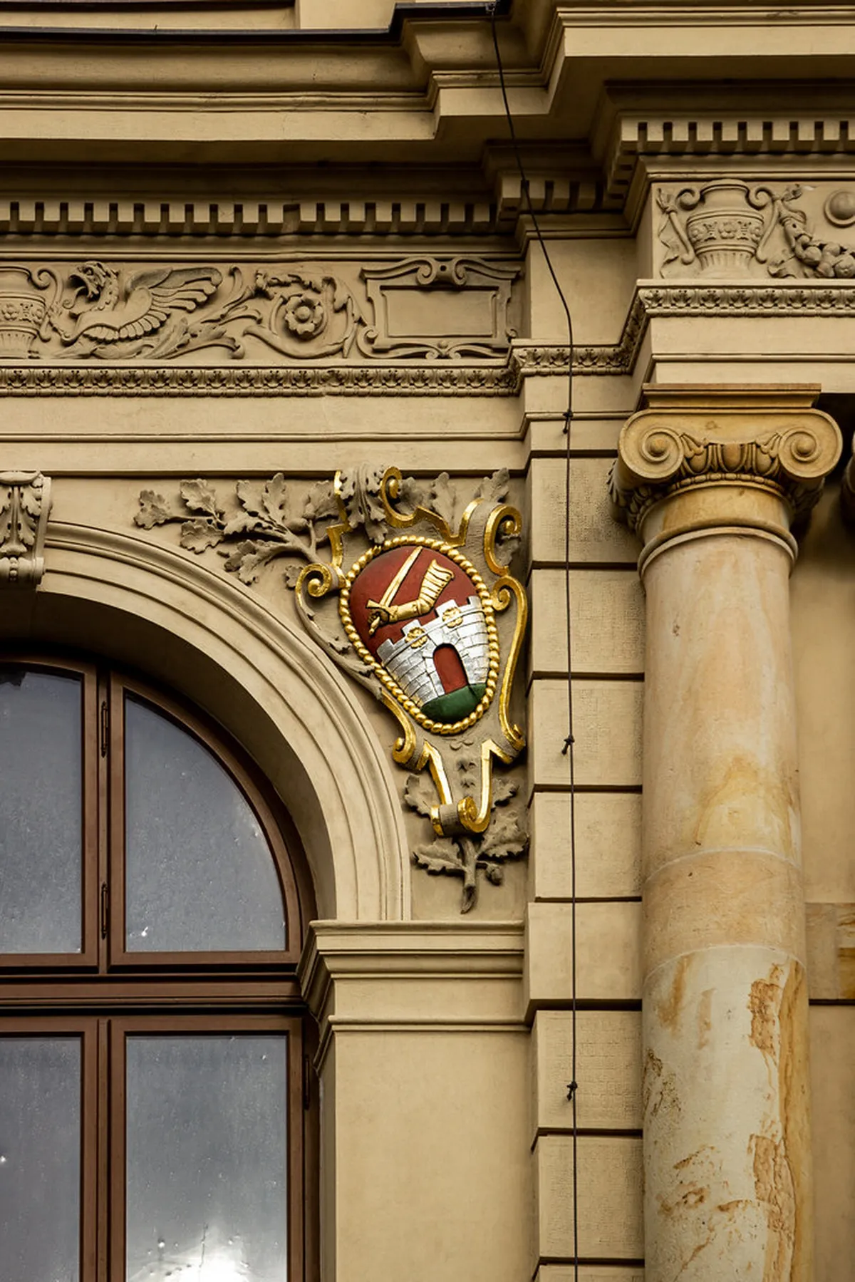 Karlovy Vary to Loket Castle Day Trip: 2026 Guide